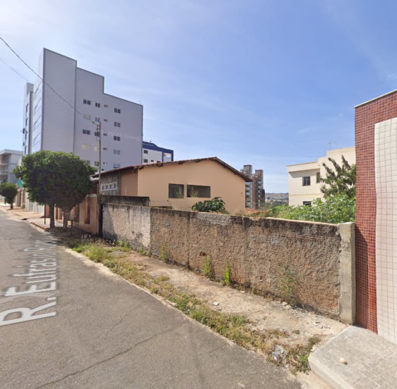 Foto 2 de 2: Terreno em leilão em Patos De Minas - MG — LOTE 001-2 TERRENO BAIRRO JARDIM CENTRO EM PATOS DE MINAS/MG