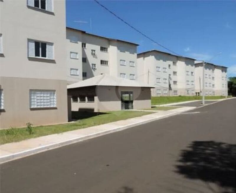 Foto 2 de 5: Apartamento em leilão em Bauru - SP — LOTE 001 Os direitos do executado sobre o imóvel no Cond. Resid Três Américas