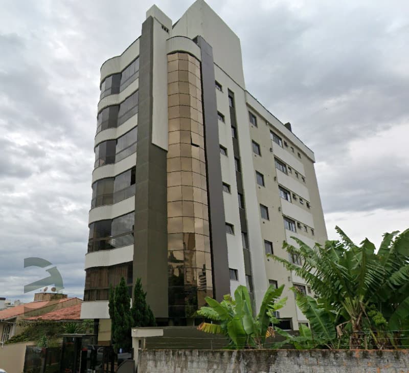 Apartamento em leilão em Tubarão - SC, bairro Centro — LOTE 001 Apartamento e Vagas de Garagem
