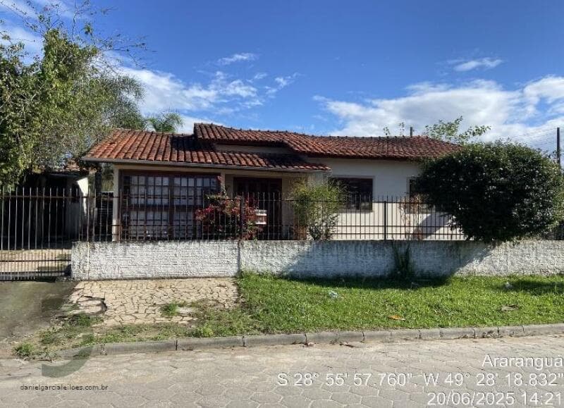Foto 1 de 12: Casa em leilão em Araranguá - SC, bairro Coloninha — LOTE 012 Imóvel