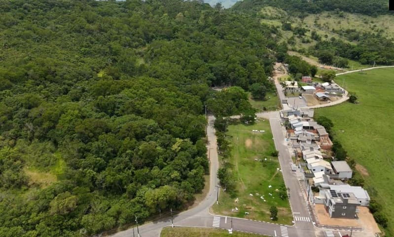 Foto 1 de 8: Area Rural em leilão em Capivari De Baixo - SC, bairro Caçador — LOTE 024 Terreno
