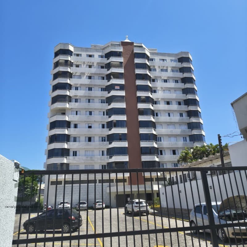 Foto 1 de 5: Apartamento em leilão em Tubarão - SC, bairro Centro — LOTE 027 Apartamento e Vaga de Garagem