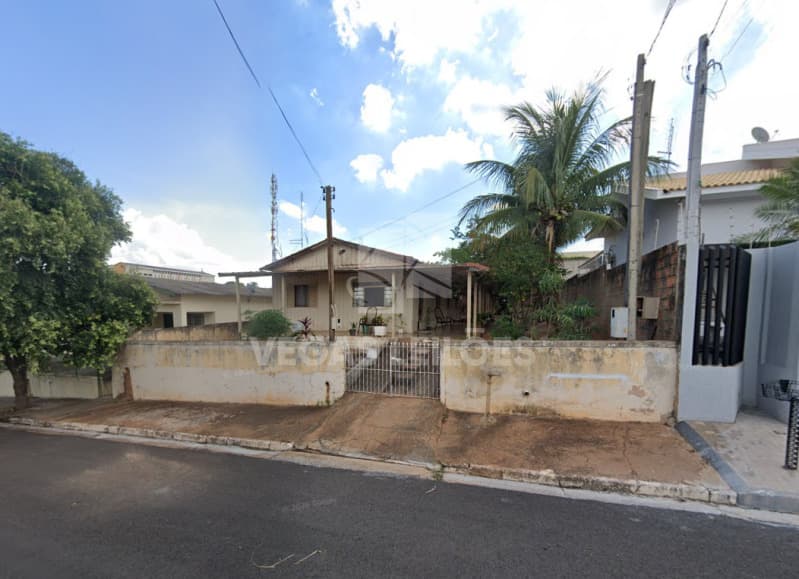Terreno em leilão em Junqueirópolis - SP, bairro Centro — LOTE 003 Casa em Junqueiropolis/SP
