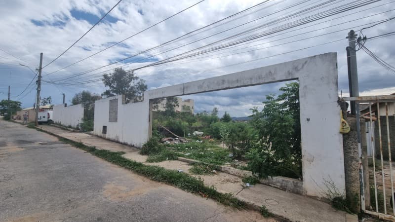 Foto 1 de 10: Terreno em leilão em Sabará - MG — LOTE 001 Terreno 6-B quadra 5 - 351,36m²