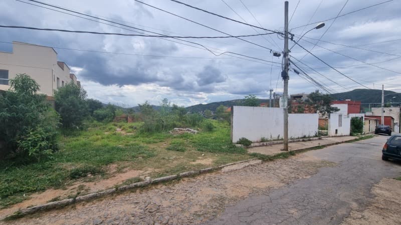 Foto 1 de 12: Terreno em leilão em Sabará - MG — LOTE 003 Terreno 8-A quadra 5 - 415,32m²