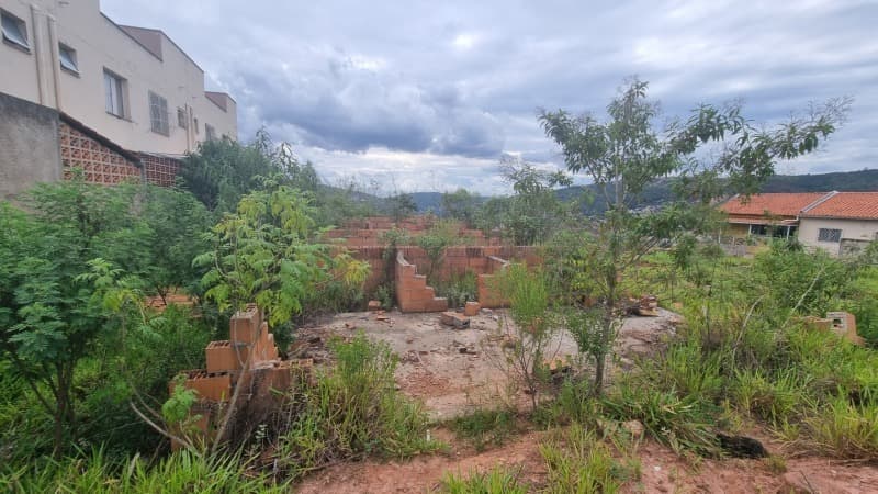 Foto 6 de 12: Terreno em leilão em Sabará - MG — LOTE 003 Terreno 8-A quadra 5 - 415,32m²