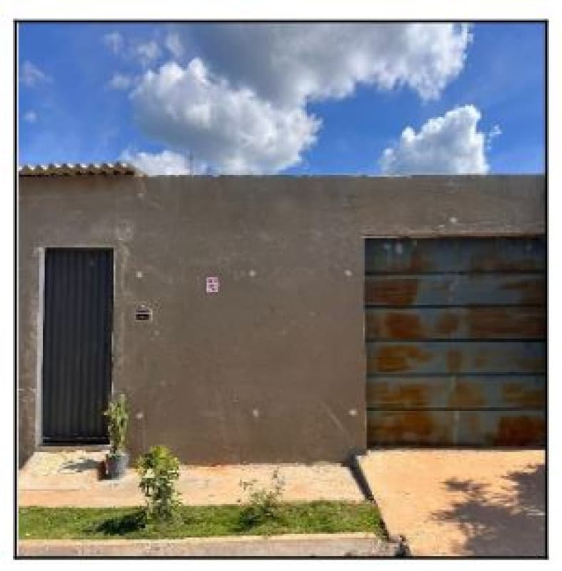 Casa em leilão em Santa Rita De Cássia - BA — LOTE 037 Casa