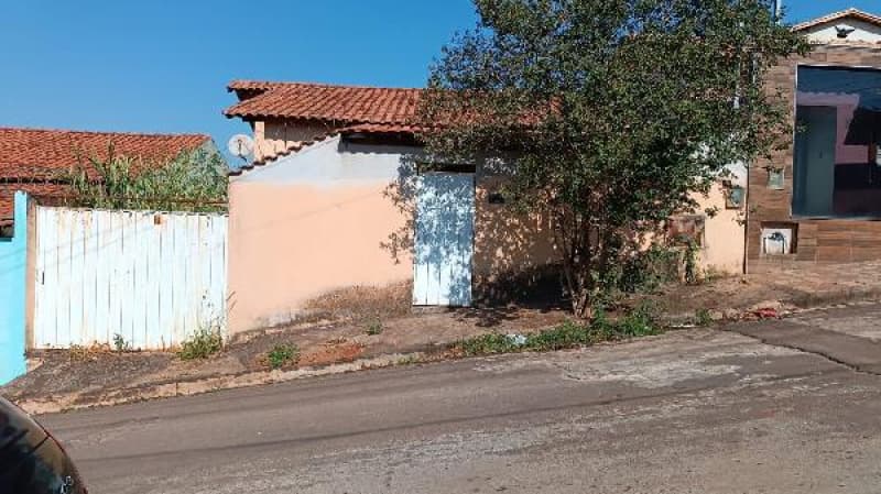 Casa em leilão em Três Corações - MG — LOTE 183 Casa