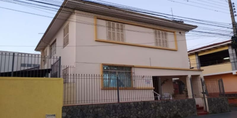 Foto 2 de 5: Casa em leilão em Itajubá - MG — LOTE 001 Casa 2 andares no Centro de Itajubá/MG