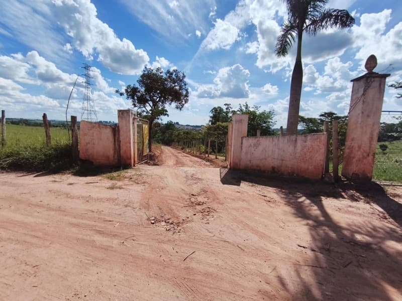 Foto 13 de 26: Area Rural em leilão em Três Corações - MG, bairro Espraiadinho — LOTE 001 Gleba de terras com 4,84 hectares - terreno de 48.400 m² e 150 m² de área construída - na z