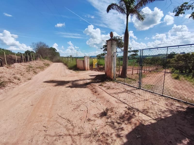 Foto 15 de 26: Area Rural em leilão em Três Corações - MG, bairro Espraiadinho — LOTE 001 Gleba de terras com 4,84 hectares - terreno de 48.400 m² e 150 m² de área construída - na z