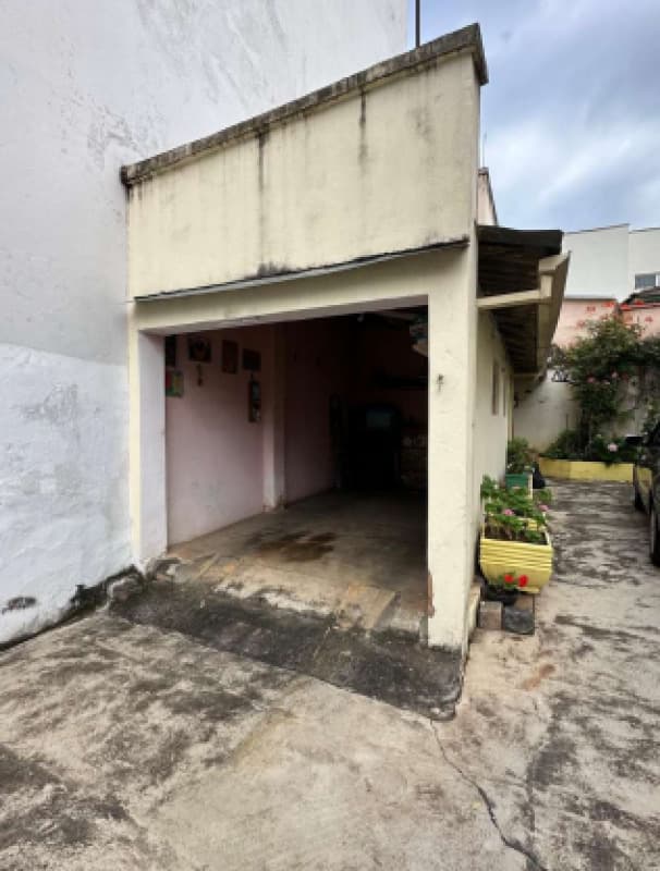 Foto 2 de 4: Casa em leilão em Itajubá - MG, bairro Centro — LOTE 001 1/8 DE UMA CASA COM 103 m² - LOTE 270m² - CENTRO/ITAJUBÁ-MG