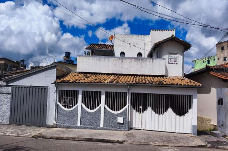 Foto 3 de 5: Casa em leilão em Caeté - MG, bairro Centro — LOTE 001 CONJUNTO DE CASAS LOCALIZADO NA RUA RAUL FRANCO, NO CENTRO DE CAETÉ/MG