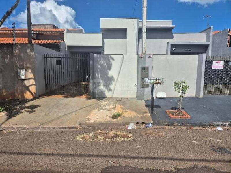 Foto 1 de 11: Casa em leilão em Arapongas - PR — LOTE 213 ARAPONGAS/PR