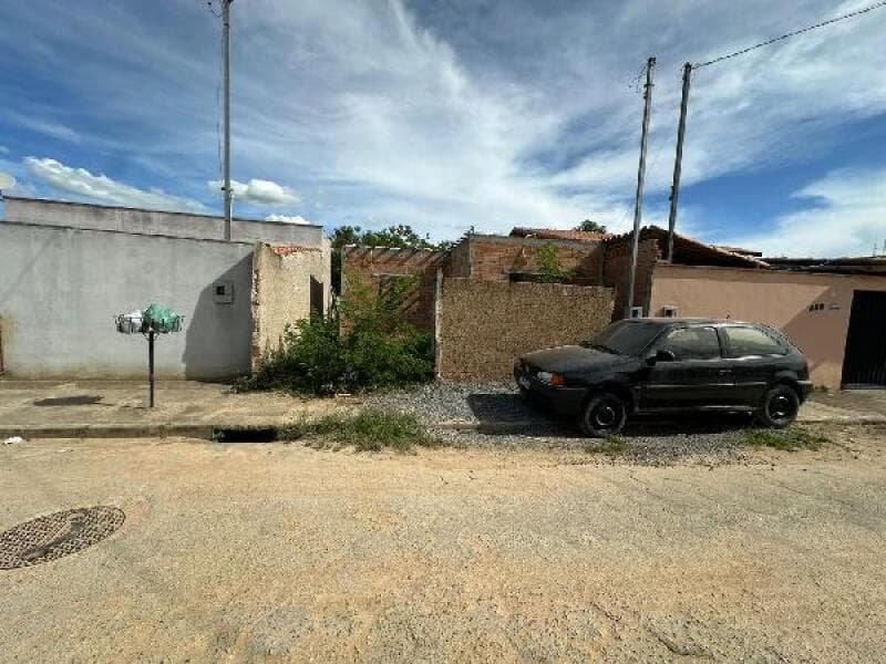 Casa em leilão em Nanuque - MG — LOTE 123 Casa