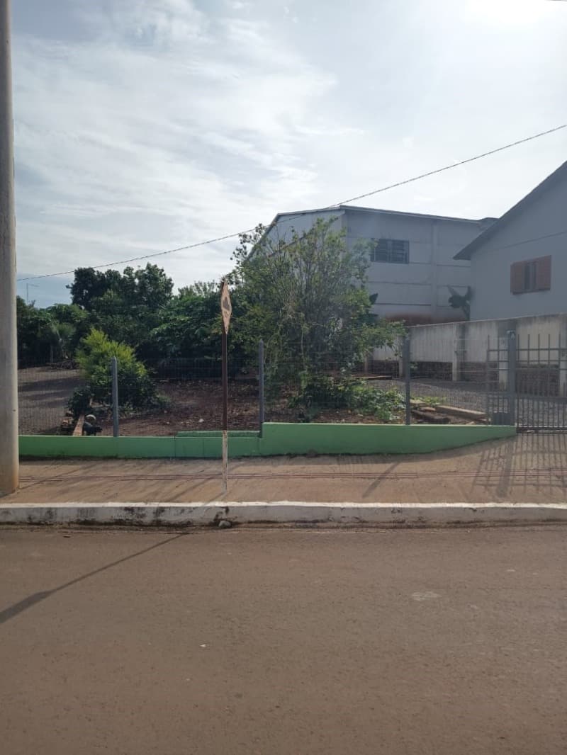 Foto 1 de 4: Terreno em leilão em Ubiretama - RS, bairro Centro — LOTE 002 TERRENO URBANO COM OU SEM BENFEITORIAS