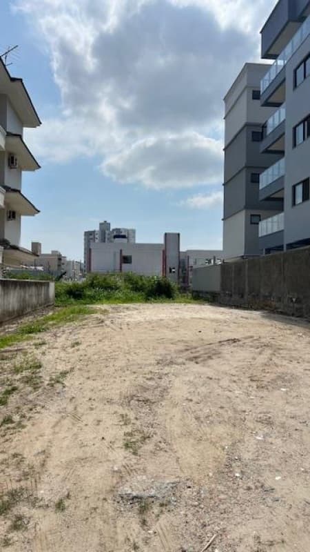 Foto 1 de 10: Terreno em leilão em Palhoça - SC — LOTE 003 Imóvel