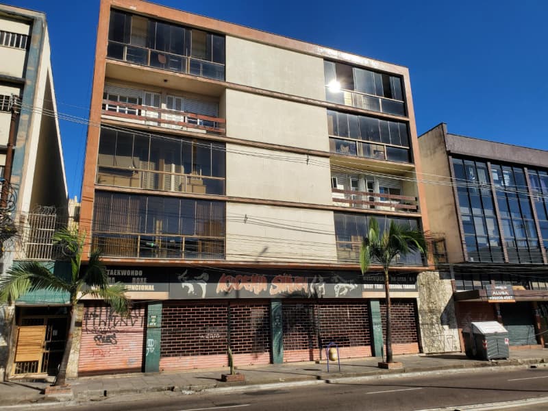 Foto 1 de 2: Comercial em leilão em Porto Alegre - RS, bairro São João — LOTE 001 LOJA COM 266,08m2 NO BAIRRO SÃO JOÃO EM PORTO ALEGRE/RS