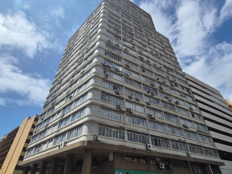 Foto 1 de 10: Comercial em leilão em Porto Alegre - RS, bairro Centro — LOTE 001 SALA (DESOCUPADA) NO EDIFÍCIO COLISEU NO BAIRRO CENTRO