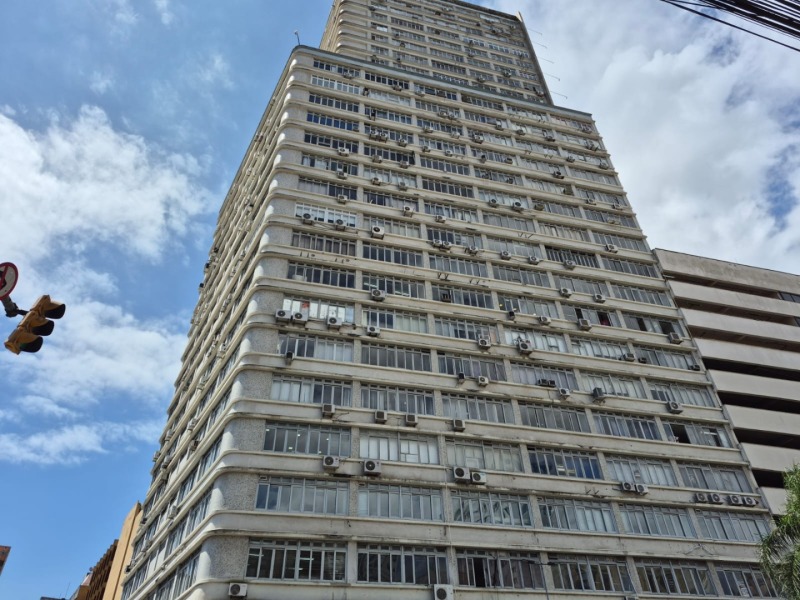 Foto 2 de 10: Comercial em leilão em Porto Alegre - RS, bairro Centro — LOTE 001 SALA (DESOCUPADA) NO EDIFÍCIO COLISEU NO BAIRRO CENTRO