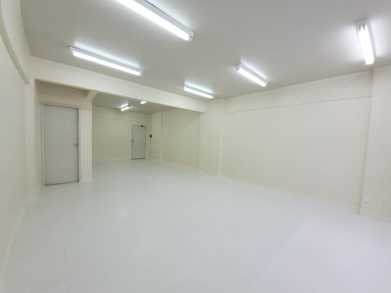 Foto 5 de 10: Comercial em leilão em Porto Alegre - RS, bairro Centro — LOTE 001 SALA (DESOCUPADA) NO EDIFÍCIO COLISEU NO BAIRRO CENTRO