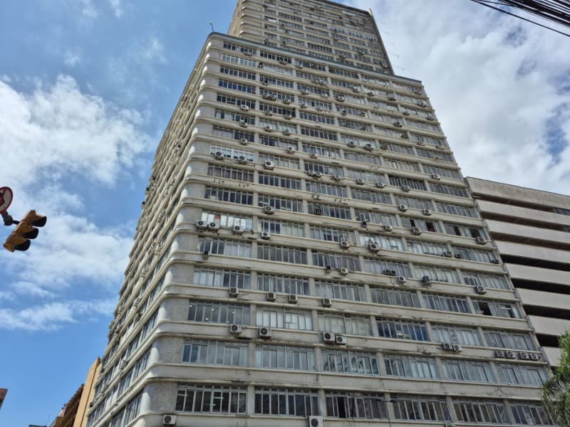 Foto 2 de 4: Comercial em leilão em Porto Alegre - RS, bairro Centro — LOTE 002 SALA (DESOCUPADA) NO EDIFÍCIO COLISEU NO BAIRRO CENTRO