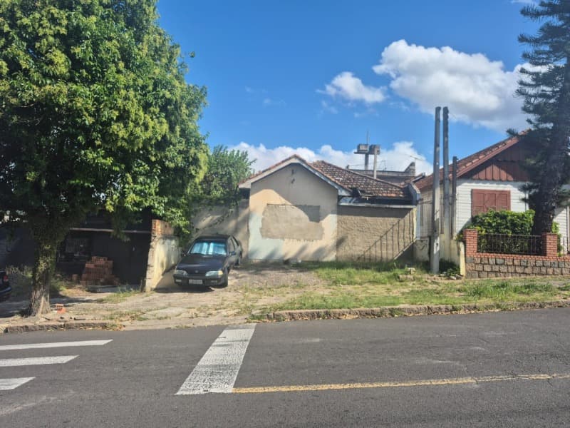 Terreno em leilão em Porto Alegre - RS, bairro Jardim Sabará — LOTE 001 FRAÇÃO DE 50% DE TERRENO NO BAIRRO JARDIM SABARÁ/VILA IPIRANGA