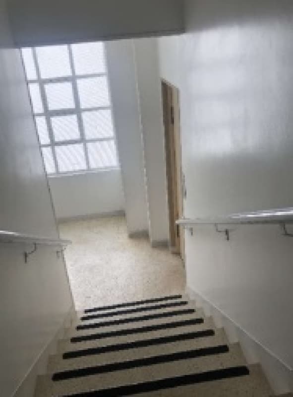Foto 10 de 12: Apartamento em leilão em Guarujá - SP — LOTE 001 LEILÃO JUDICIAL - Direitos fiduciários sob. Apto. de 97,53 m², Ed. Ilha do Governador - Cen