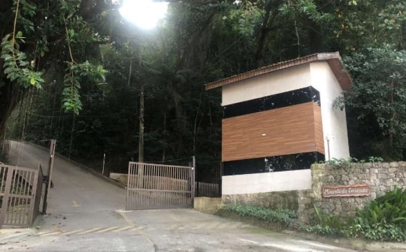 Foto 1 de 2: Terreno em leilão em Guarujá - SP — LOTE 001 LEILÃO JUDICIAL - Lotes de terreno 03, 04 e 05, Mirante da Enseada - Jd. Três Marias, Guaru
