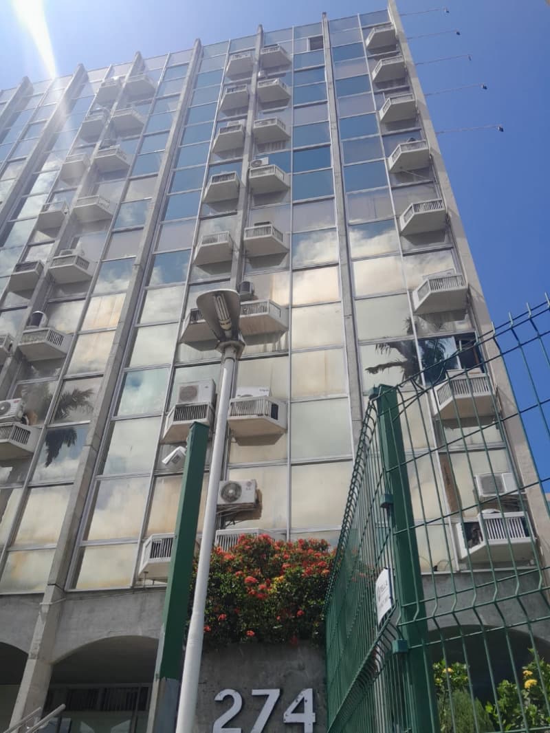 Foto 1 de 16: Comercial em leilão em Salvador - BA, bairro Caminho das Árvores — LOTE 001 01 (UMA) SALA COMERCIAL NO EDIFICIO CENTRO EMPRESARIAL IGUATEMI BLOCO "A" - SALVADOR/BA