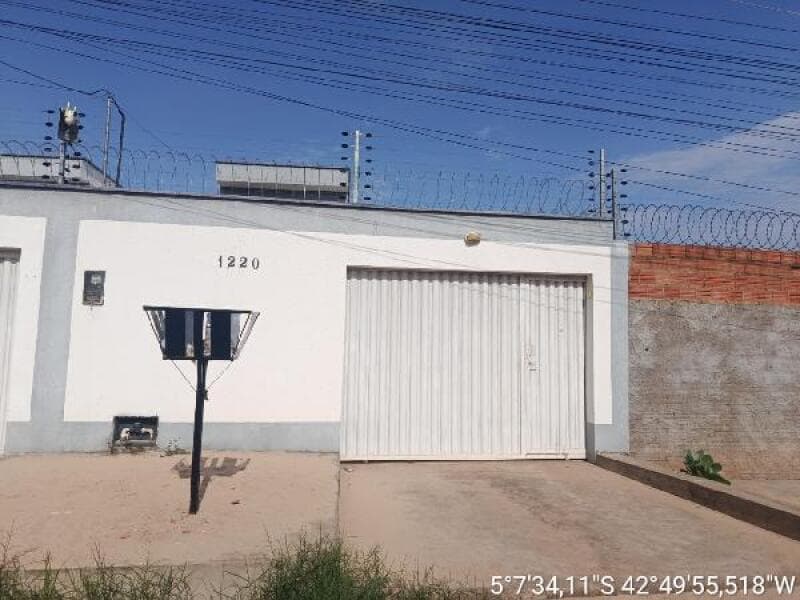 Casa em leilão em Timon - MA, bairro Centro — LOTE 079 CASA-1444421115869