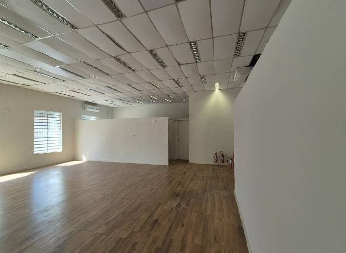 Foto 4 de 11: Comercial em leilão em Oscar Bressane - SP, bairro Centro — LOTE 13: Ex-agência, Padrão, 0 vaga(s) de garagem OSCAR BRESSANE SP