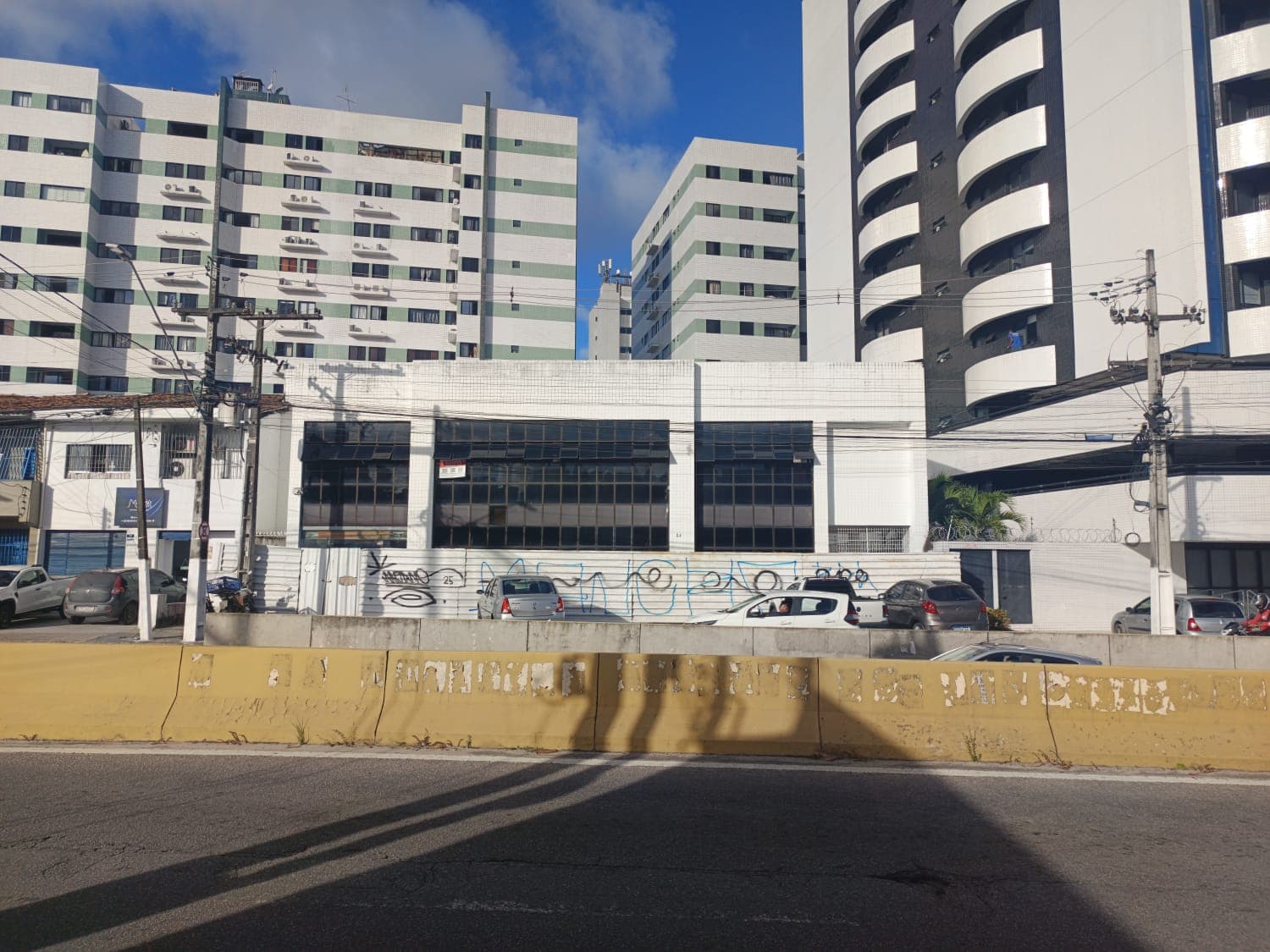 Foto 1 de 10: Comercial em leilão em Maceió - AL, bairro Farol — LOTE 1: Prédio Comercial com 618,36 m² - Farol MACEIÓ AL