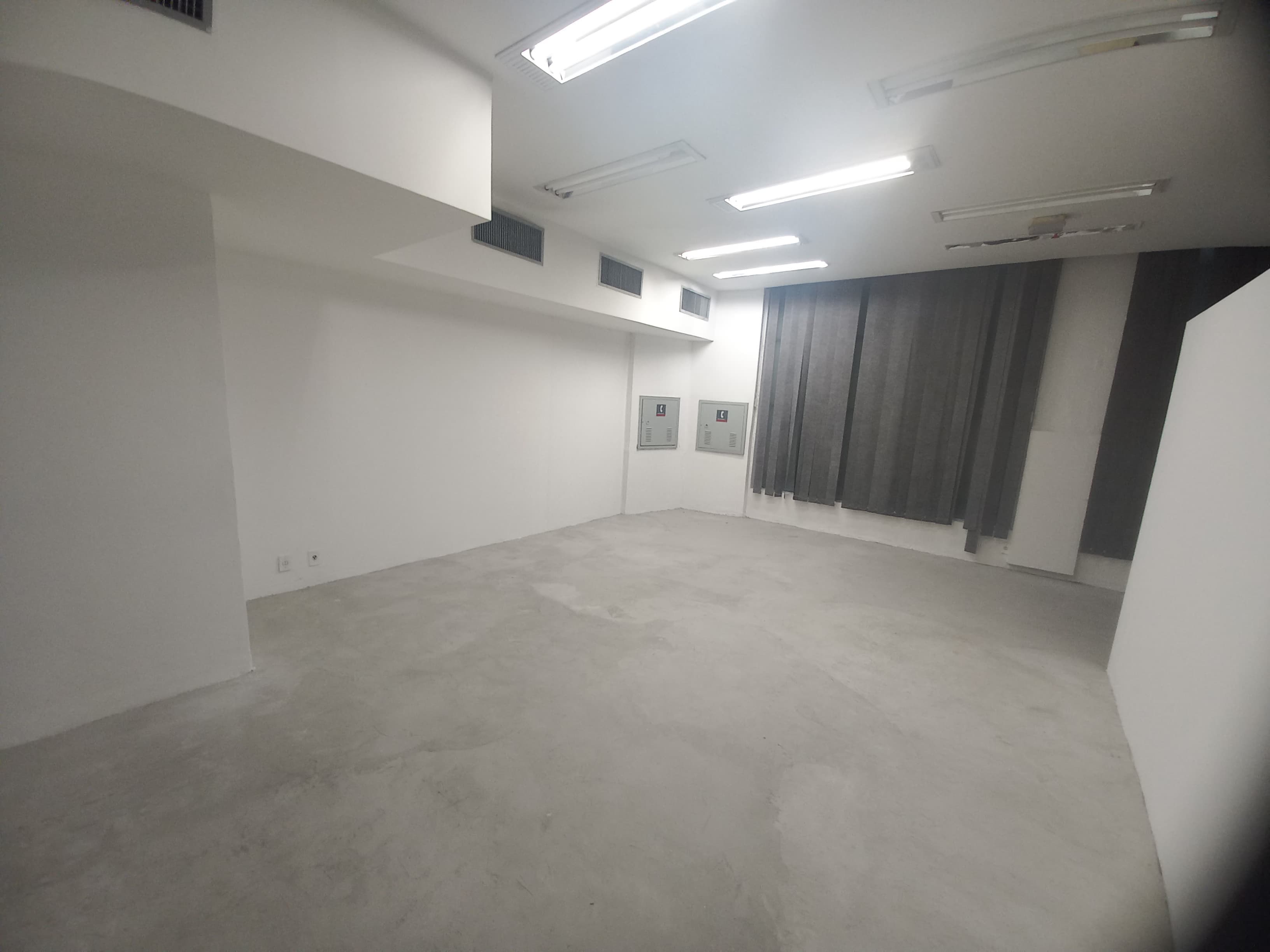 Foto 9 de 17: Comercial em leilão em Rio De Janeiro - RJ, bairro Centro — LOTE 13: Loja (térreo e subsolo) com 862,69 m² - Centro RIO DE JANEIRO RJ