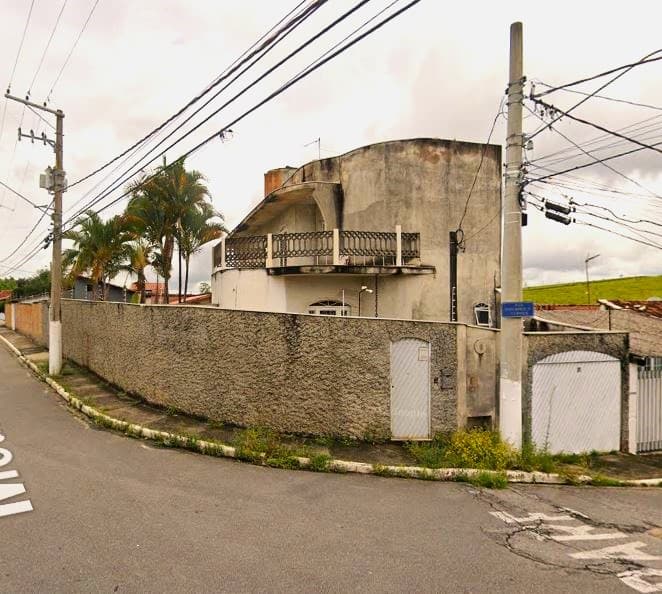 Casa em leilão em Caçapava - SP — LOTE 1: Casa com 280 m² - Parque Res. Maria Elmira - (02)