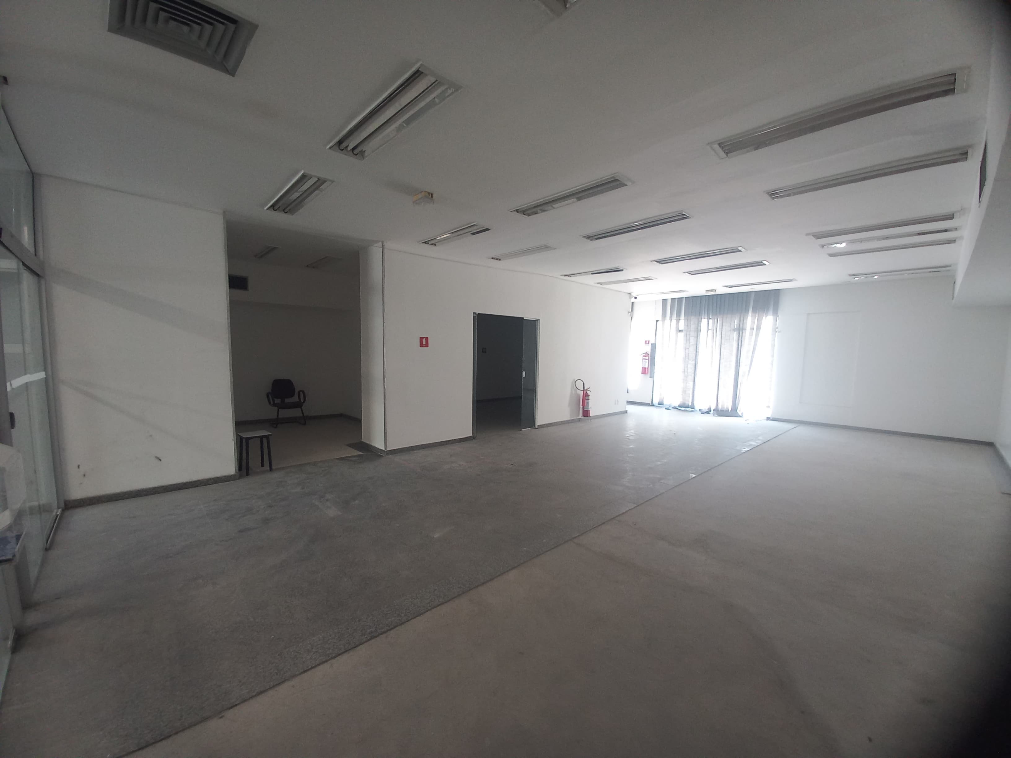 Foto 5 de 17: Comercial em leilão em Rio De Janeiro - RJ, bairro Centro — LOTE 13: Loja (térreo e subsolo) com 862,69 m² - Centro RIO DE JANEIRO RJ