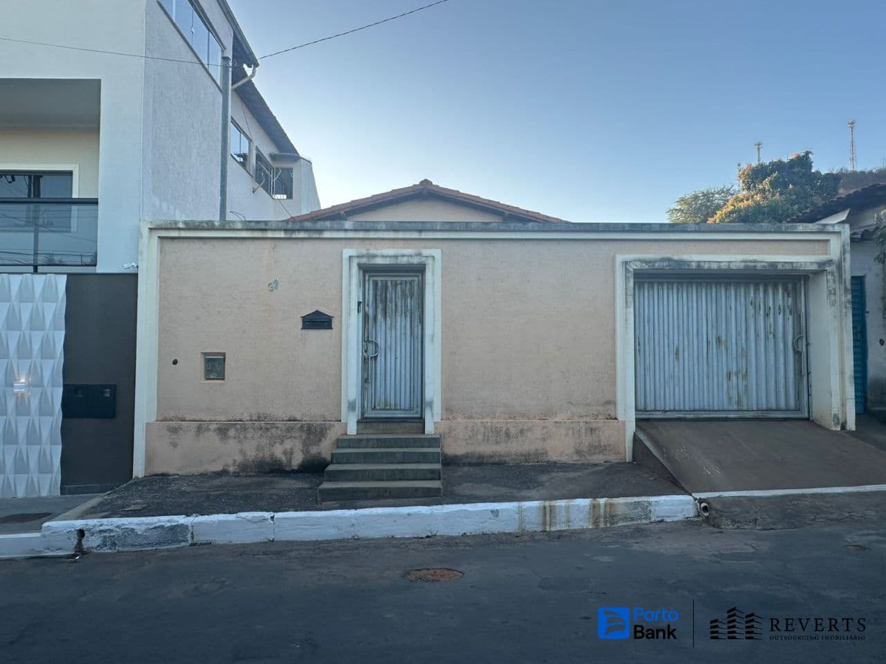 Foto 1 de 3: Casa em leilão em Porteirinha - MG, bairro Centro — LOTE 41: Casa com 150,00 m² - Centro PORTEIRINHA MG