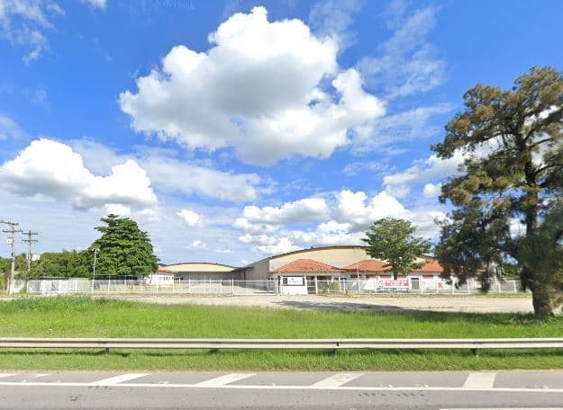 Foto 3 de 6: Comercial em leilão em Tanguá - RJ, bairro Chácaras Pinhão — LOTE 1: Prédio Comercial com 4.824,63m² - Chácaras Pinhão TANGUÁ RJ