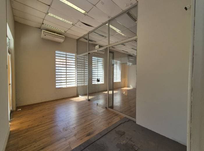 Foto 6 de 11: Comercial em leilão em Oscar Bressane - SP, bairro Centro — LOTE 13: Ex-agência, Padrão, 0 vaga(s) de garagem OSCAR BRESSANE SP