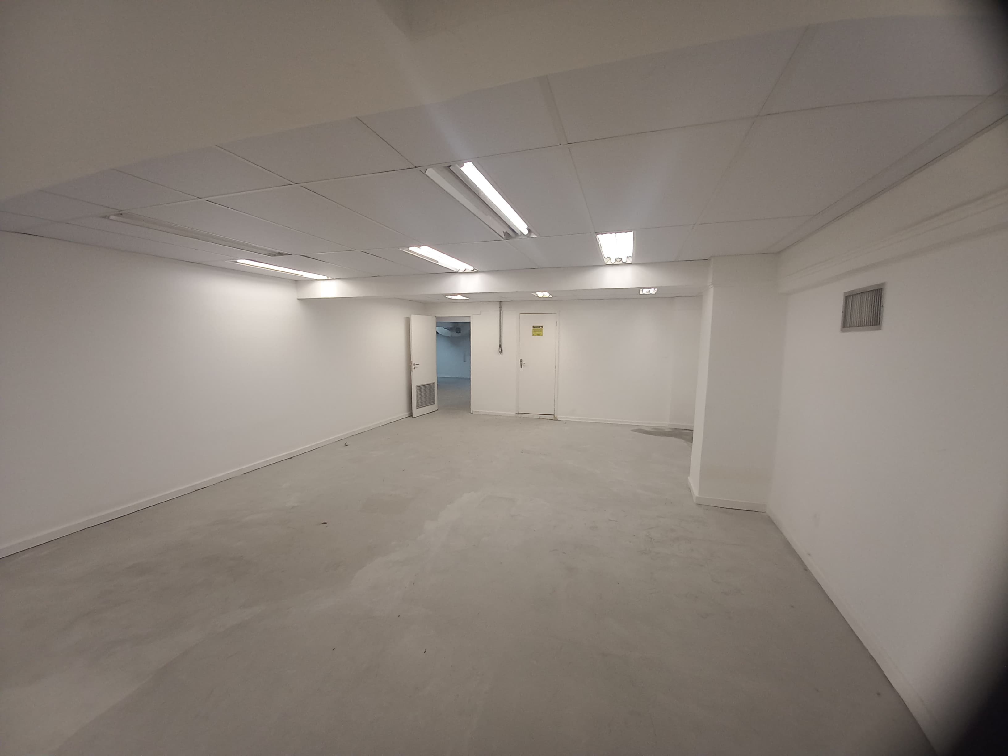 Foto 11 de 17: Comercial em leilão em Rio De Janeiro - RJ, bairro Centro — LOTE 13: Loja (térreo e subsolo) com 862,69 m² - Centro RIO DE JANEIRO RJ