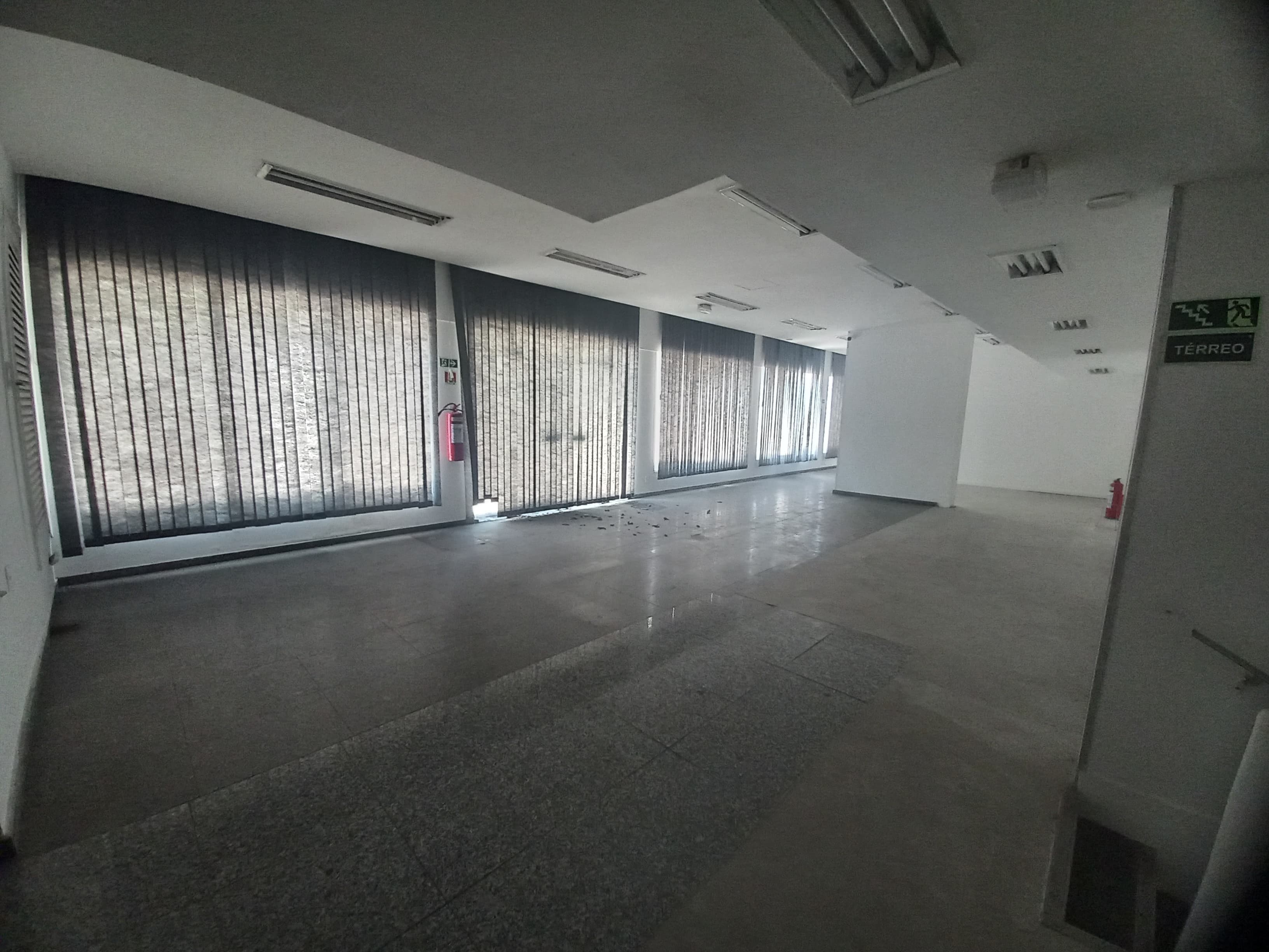 Foto 15 de 17: Comercial em leilão em Rio De Janeiro - RJ, bairro Centro — LOTE 13: Loja (térreo e subsolo) com 862,69 m² - Centro RIO DE JANEIRO RJ