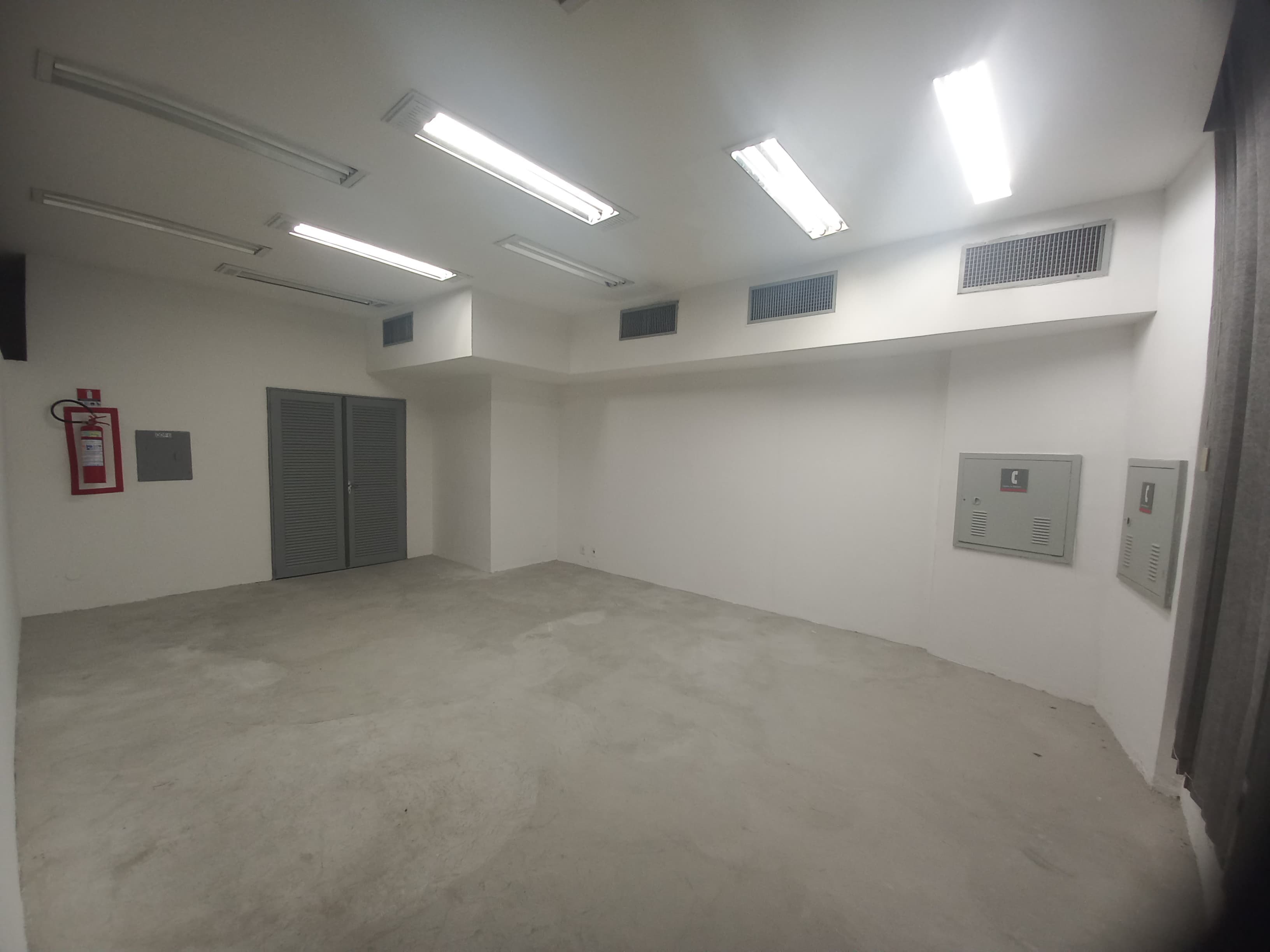 Foto 14 de 17: Comercial em leilão em Rio De Janeiro - RJ, bairro Centro — LOTE 13: Loja (térreo e subsolo) com 862,69 m² - Centro RIO DE JANEIRO RJ