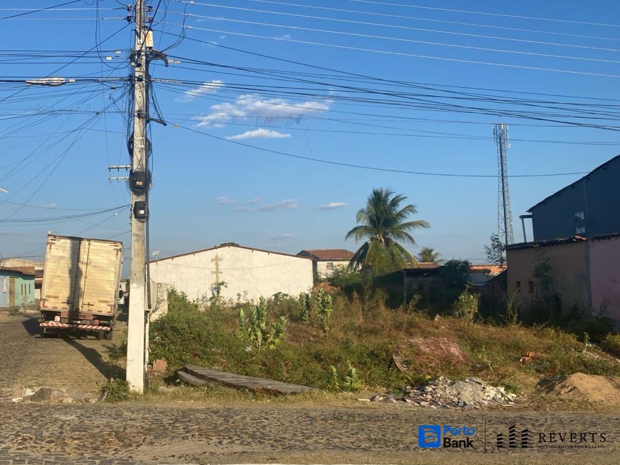 Foto 1 de 3: Terreno em leilão em Banabuiú - CE, bairro Centro — LOTE 15: Terreno com 554,41 m² - Centro BANABUIÚ CE