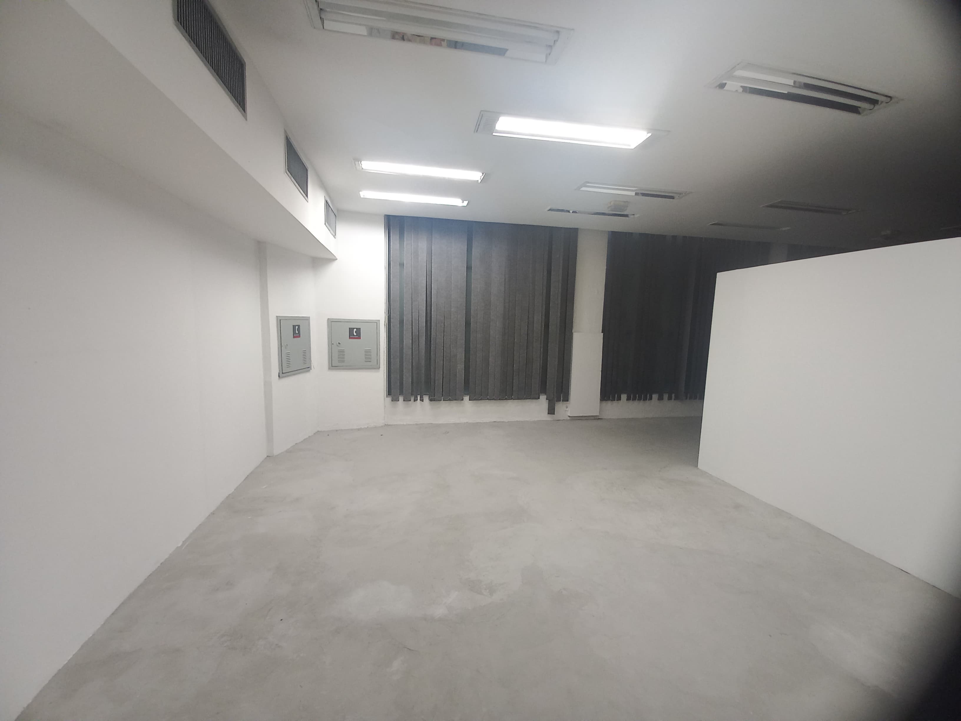 Foto 13 de 17: Comercial em leilão em Rio De Janeiro - RJ, bairro Centro — LOTE 13: Loja (térreo e subsolo) com 862,69 m² - Centro RIO DE JANEIRO RJ
