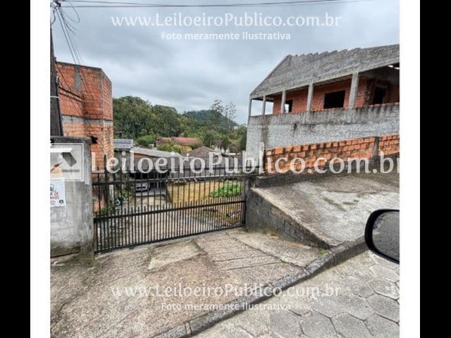 Foto 1 de 9: Casa em leilão em Blumenau - SC, bairro Itoupavazinha — BLUMENAU (SC): TERRENO 360,00 m²