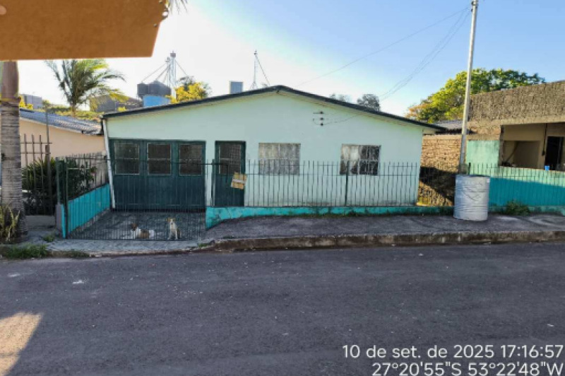 Foto 7 de 23: Casa em leilão em Frederico Westphalen - RS, bairro Núcleo Vii Distrito Industrial — LOTE 001 CASA DE ALVENARIA COM TERRENO DE ÁREA PRIVATIVA DE 200M², SITUADA NA RUA CENTO E DOZE, Nº 3