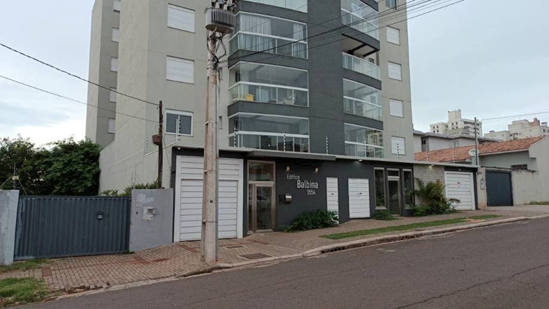 Apartamento em leilão em Cascavel - PR — Apartamento no "Ed. Residencial Balbina" - Centro - Cascavel/PR
