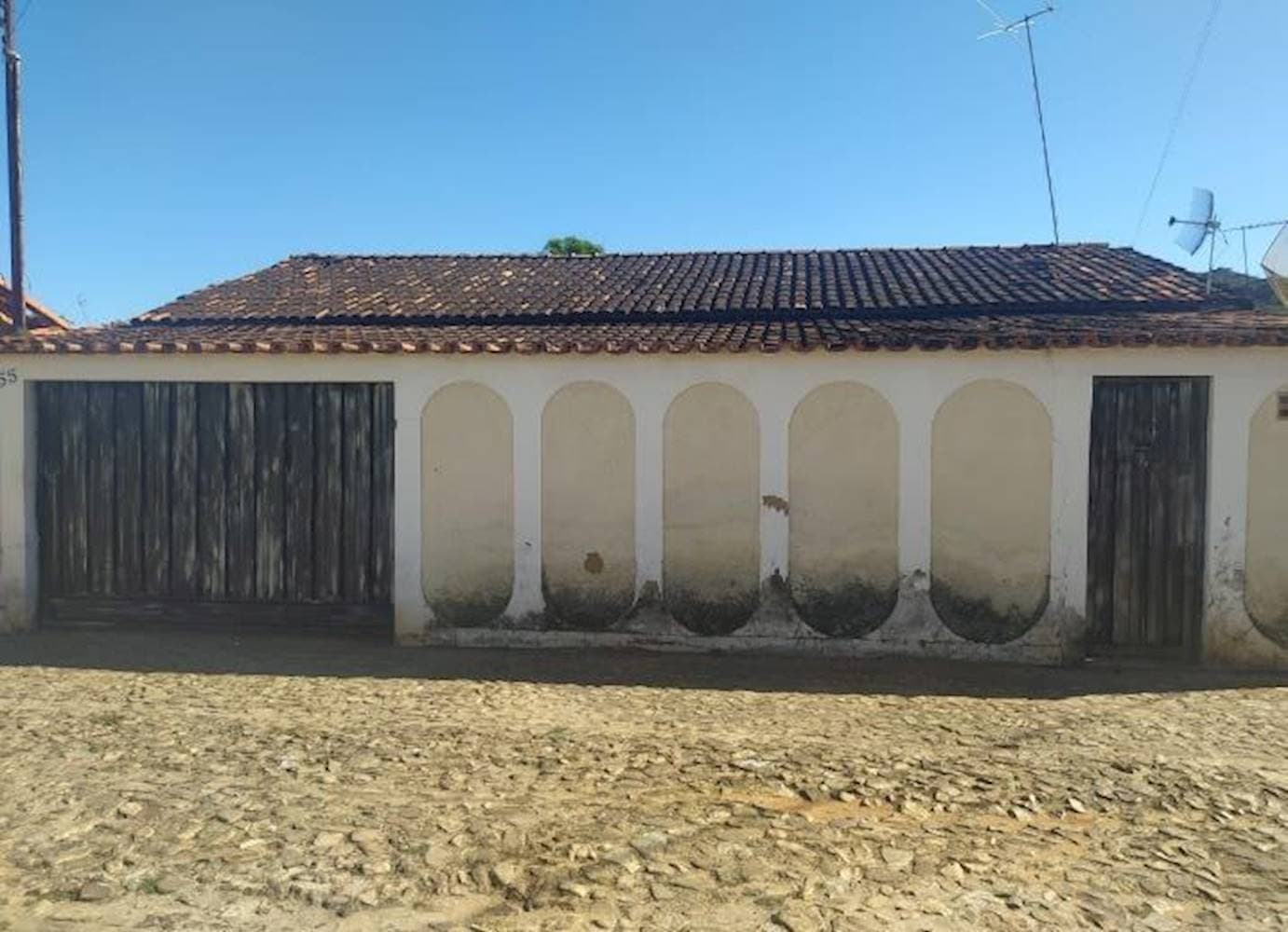 Foto 2 de 5: Casa em leilão em Grão Mogol - MG — Casa no Centro de Grão Mogol/MG