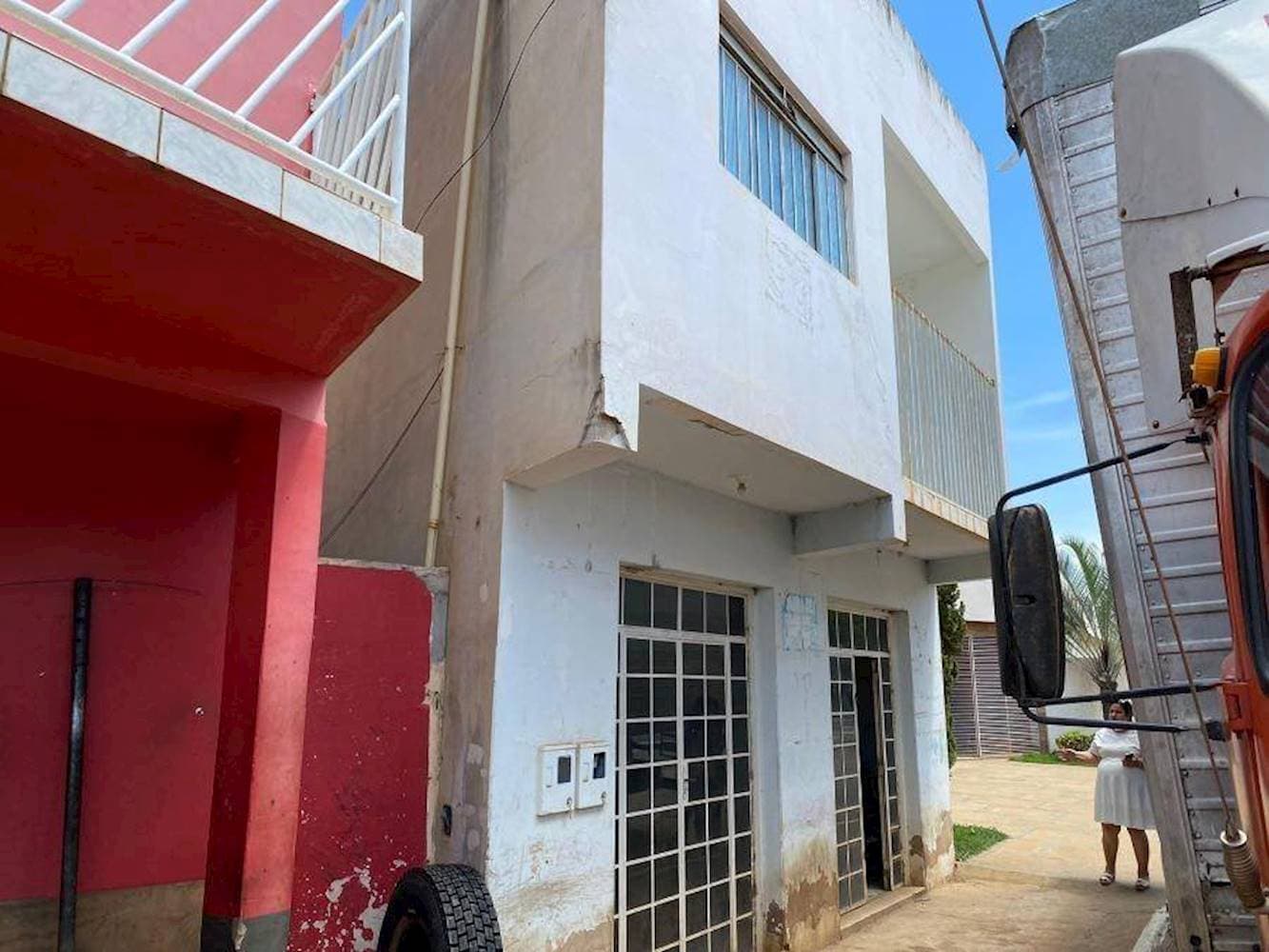 Foto 3 de 21: Comercial em leilão em Nova Porteirinha - MG — Prédio, Padrão, 1 vaga(s) de garagem