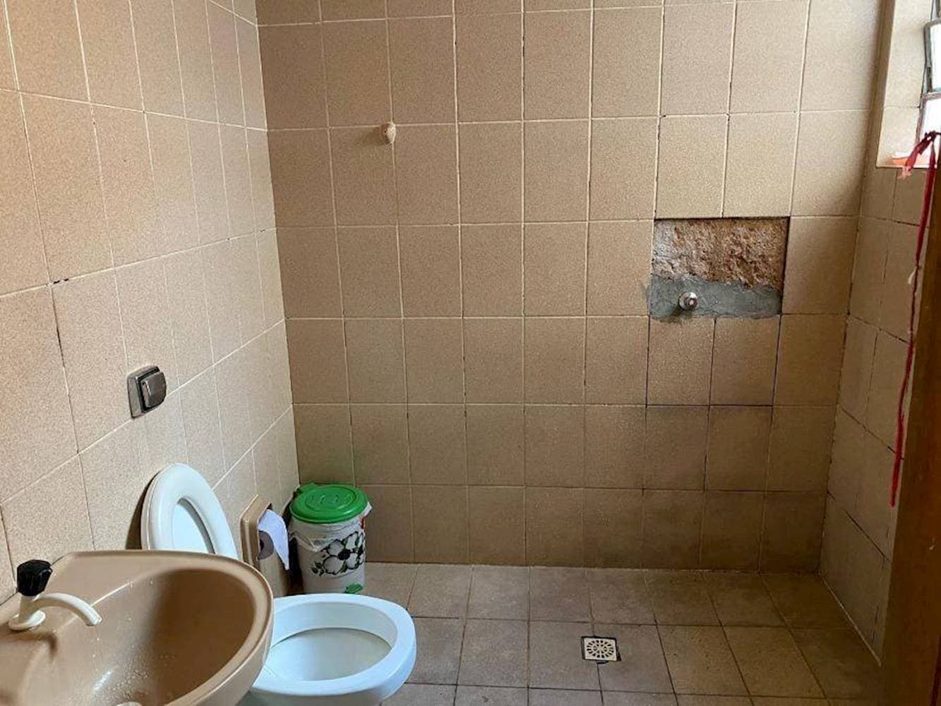Foto 11 de 21: Comercial em leilão em Nova Porteirinha - MG — Prédio, Padrão, 1 vaga(s) de garagem